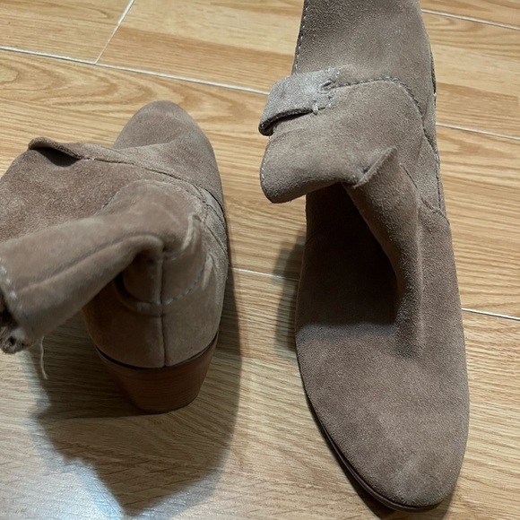 Vince Camuto VC -Maves Booties size 6.5 - Picture 3 of 6